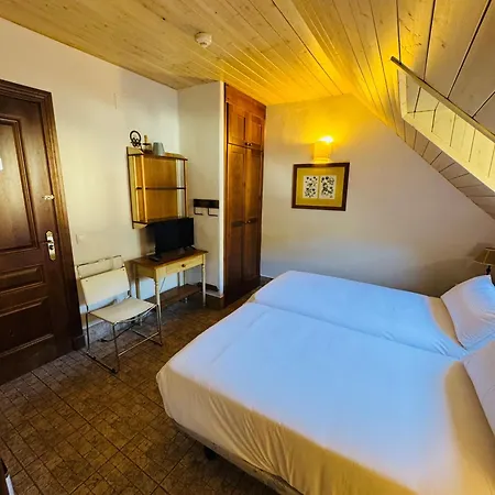 Hotel Nau Pradets 2*